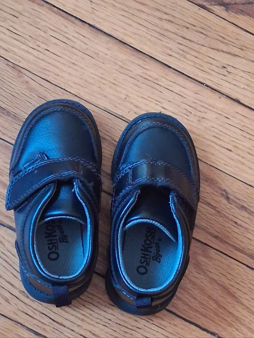 Oshkosh B'gosh - Toddler Boy Black Faux Leather Casual Dress shoes. Size 5